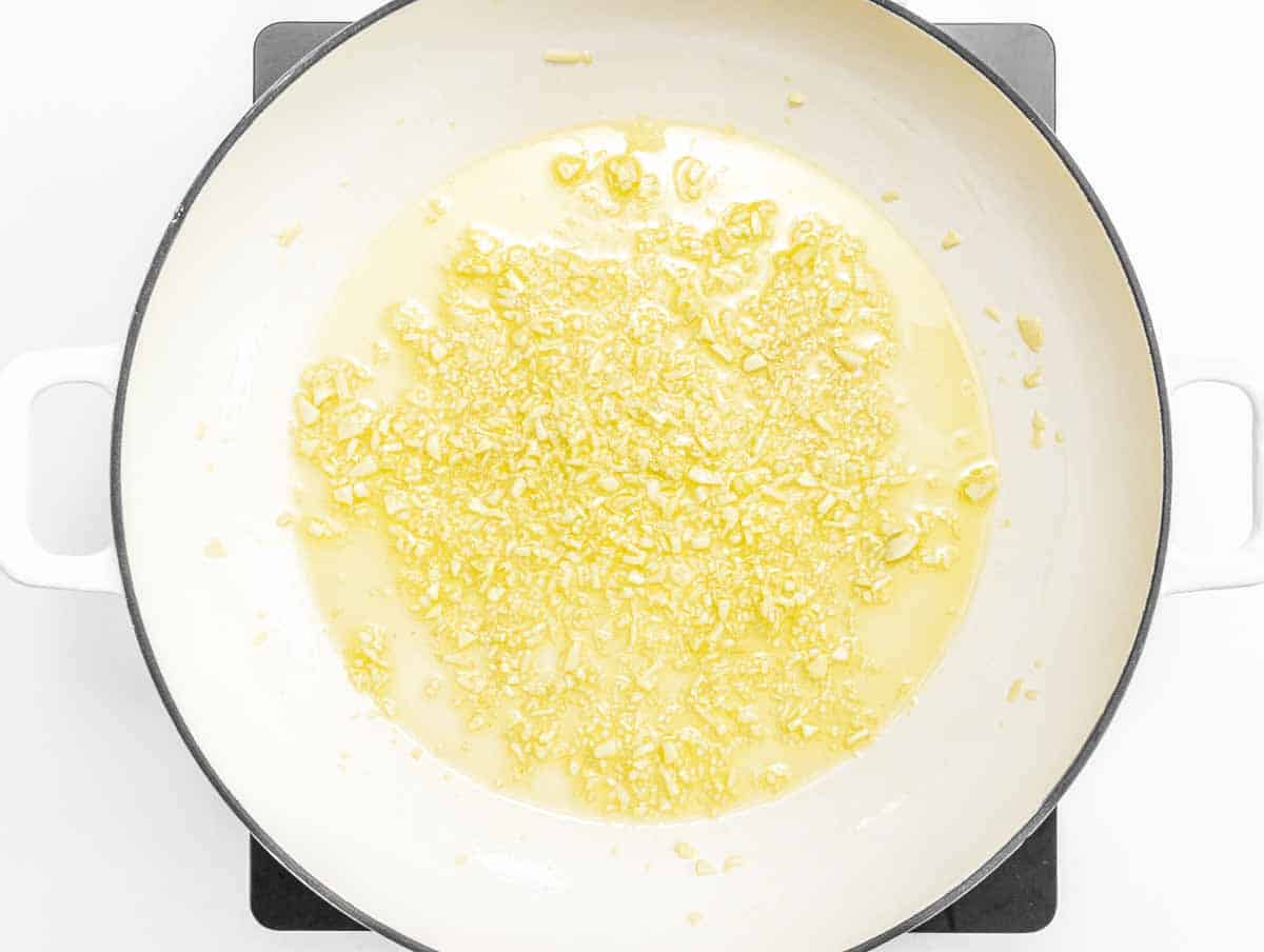 olio e aglio in padella