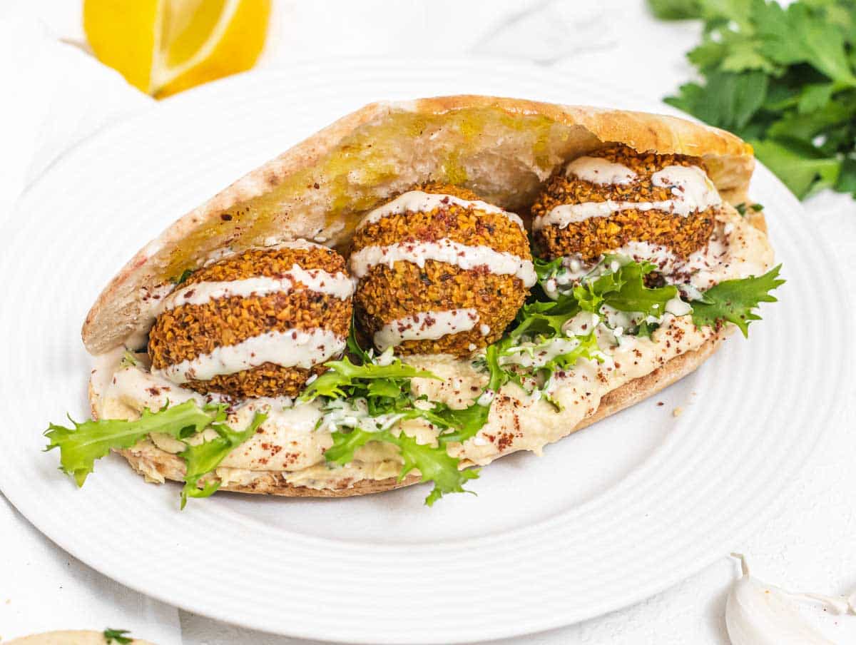 sandwich con pita e falafel